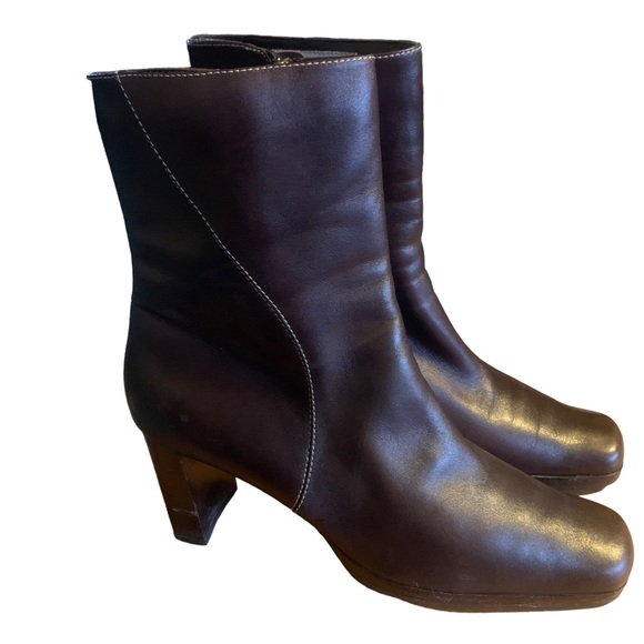Anne Klein Women’s Brown Ankle Side Zip Boots Size 10 - Picture 2 of 12